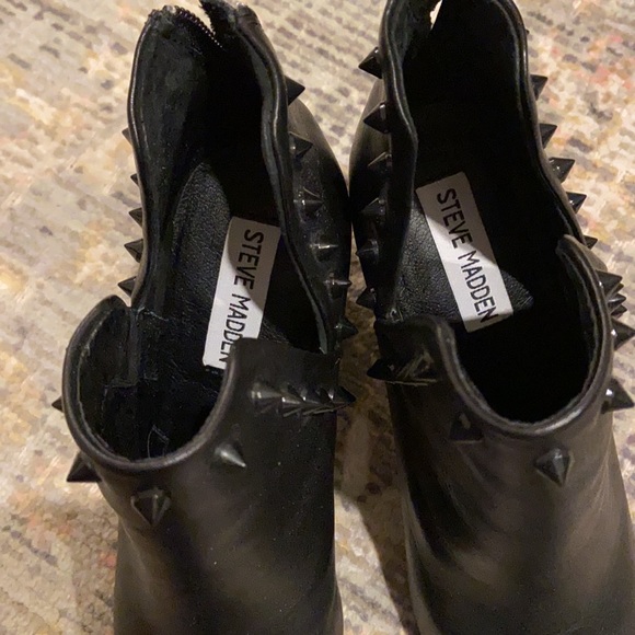 Brand New Studded Leather Steve Madden Booties 8 - Picture 5 of 5